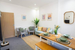 Cedar House - Air Host & Stay